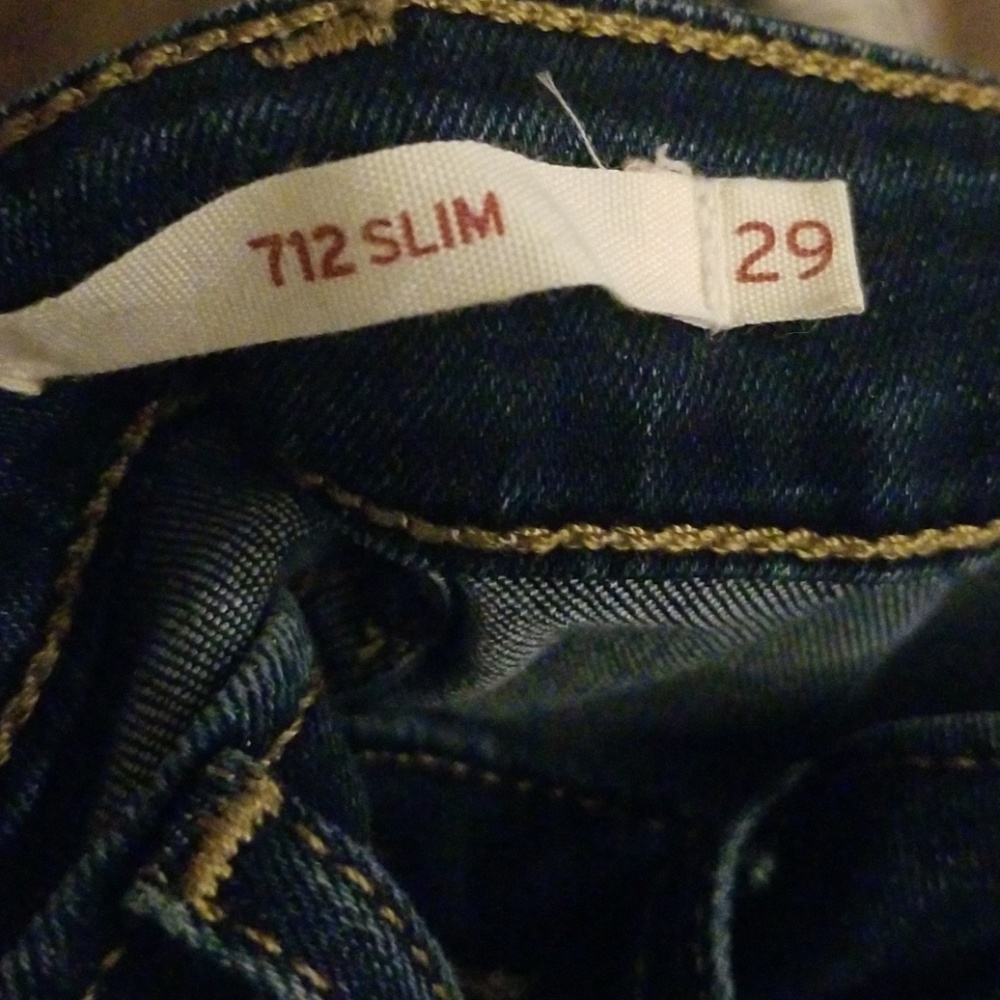 Levis Slim 712